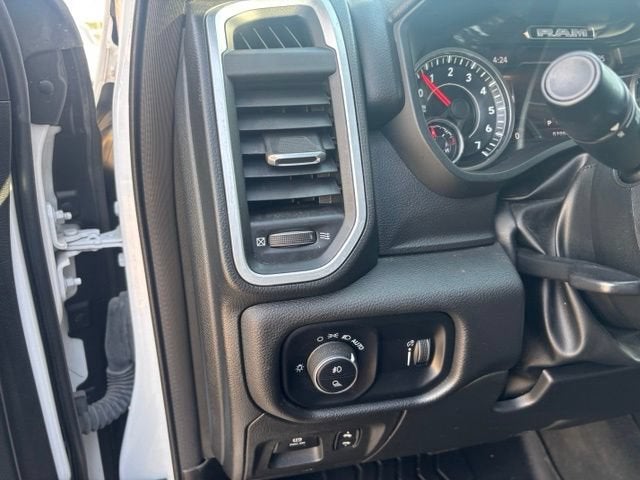 2022 RAM 1500 Big Horn Crew Cab 4x4 5'7" Box