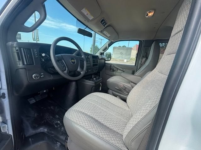 2026 Chevrolet Express Passenger 1LS
