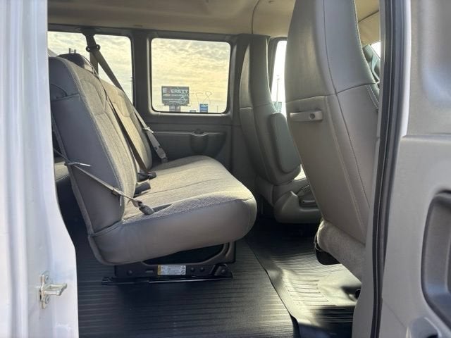 2026 Chevrolet Express Passenger 1LS