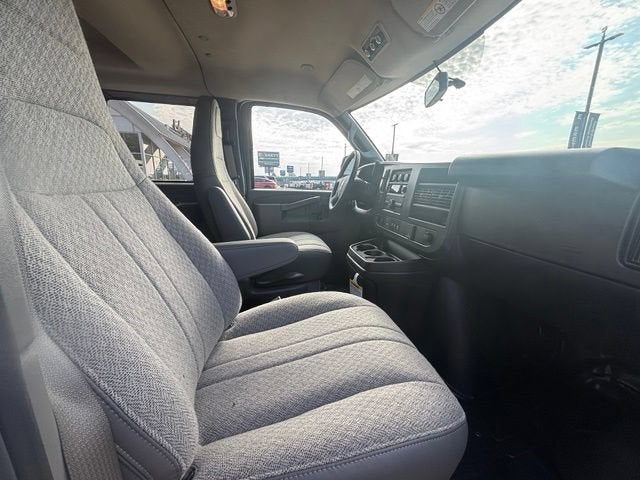 2026 Chevrolet Express Passenger 1LS