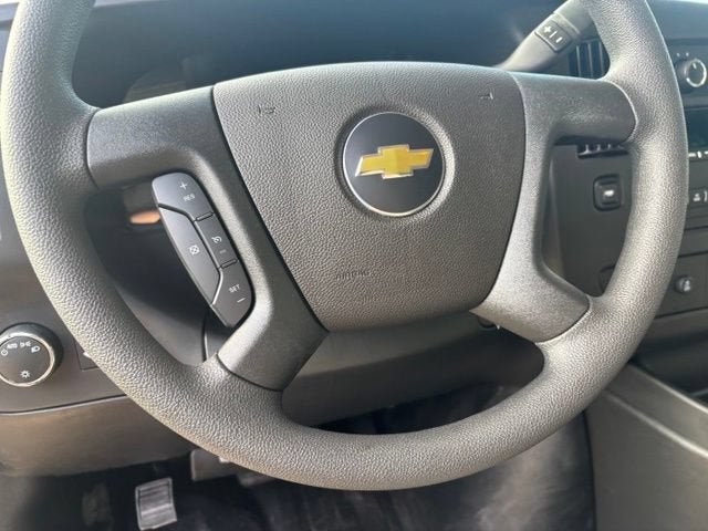 2026 Chevrolet Express Passenger 1LS