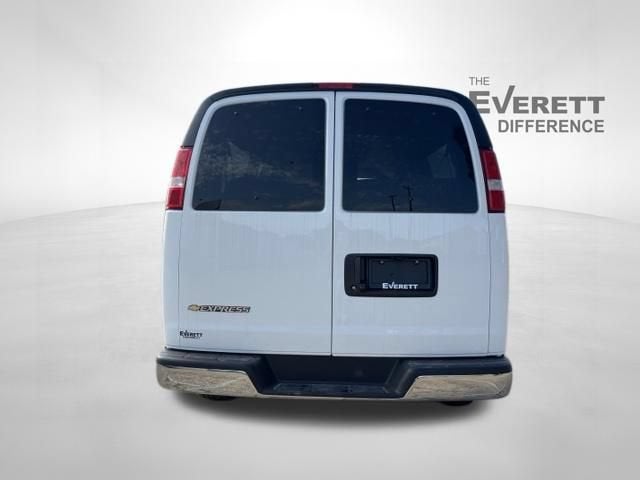 2026 Chevrolet Express Passenger 1LS