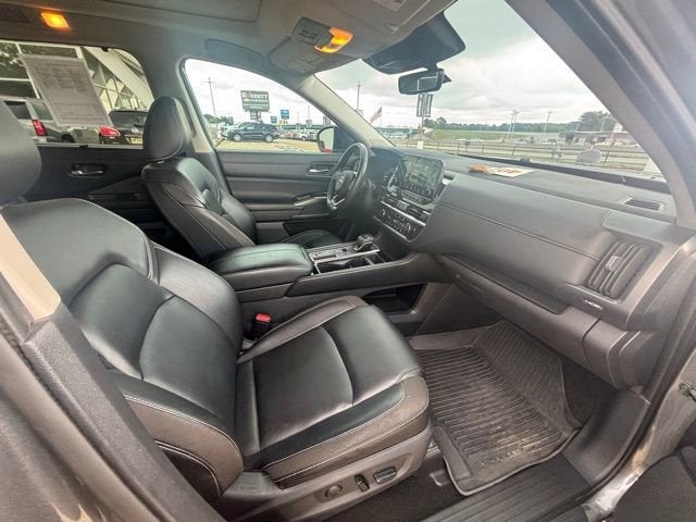 2023 Nissan Pathfinder SL FWD