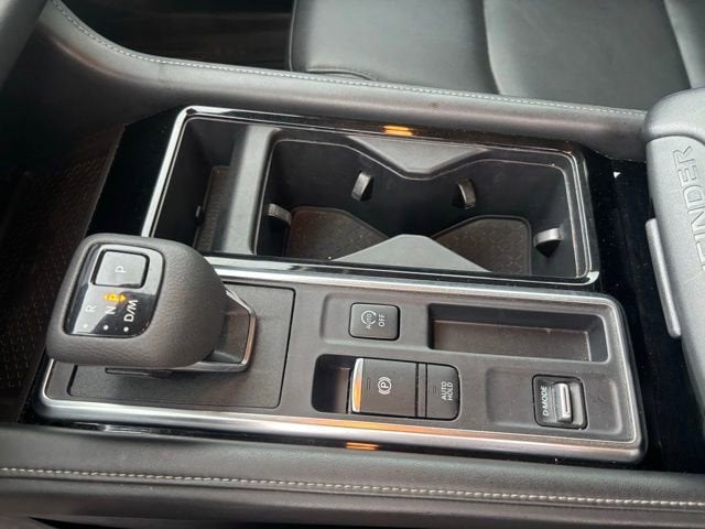 2023 Nissan Pathfinder SL FWD