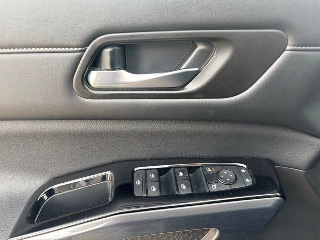 2023 Nissan Pathfinder SL FWD