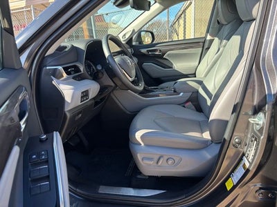 2022 Toyota Highlander Platinum