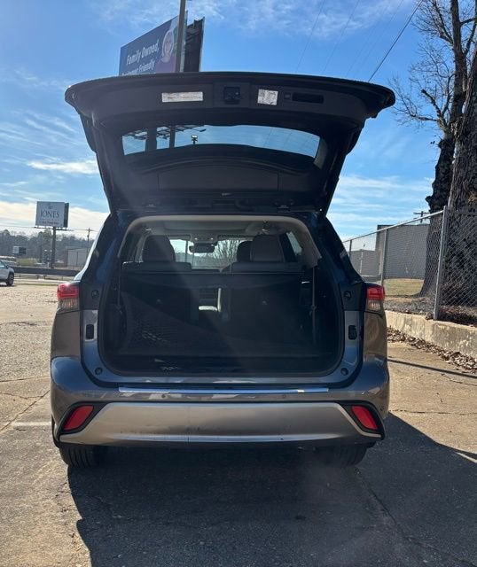 2022 Toyota Highlander Platinum