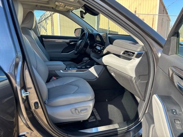 2022 Toyota Highlander Platinum