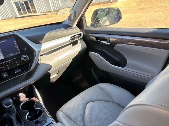 2022 Toyota Highlander Platinum