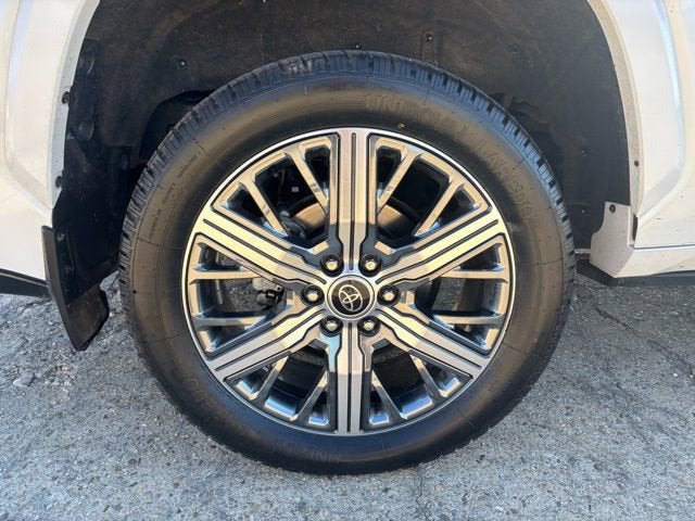 2024 Toyota Sequoia SR5