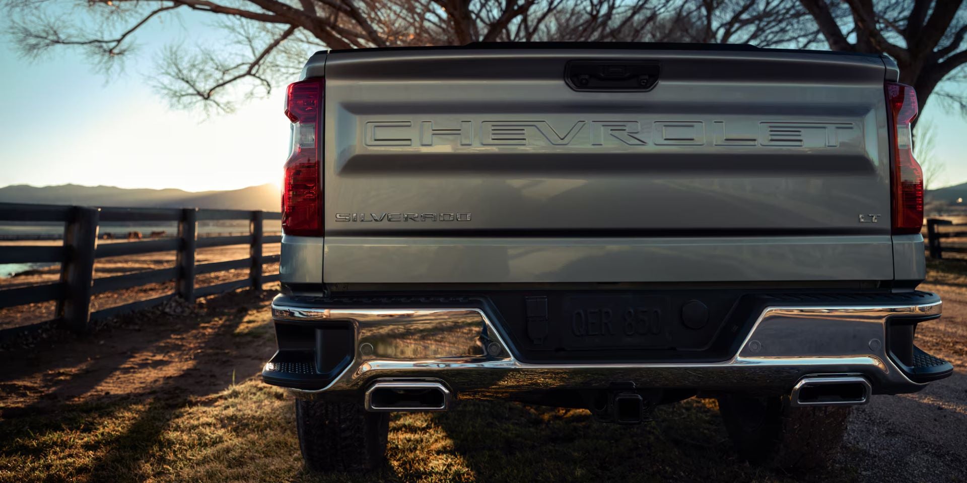 Tail gate details of the 2025 Chevrolet Silverado 1500 in Benton, AR