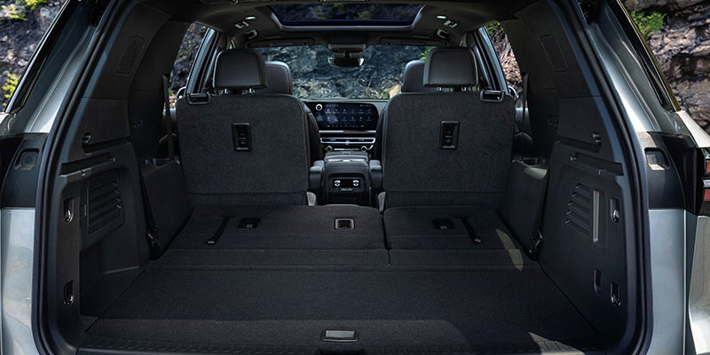 The interior trunk options of the 2025 Chevrolet Traverse in Benton, AR